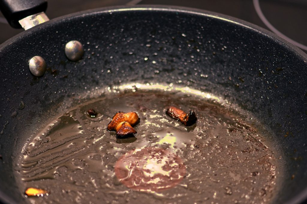 frying-pan-cooking oil