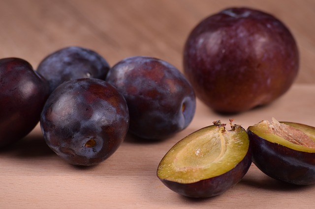 ginger plum smoothie juice