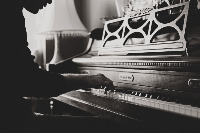 10 Piano Melodies That Can Make You Feel Good