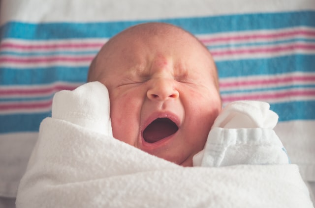baby yawning-why we yawn